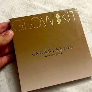 Anastasia Beverly Hills ‘Sun Dipped’ Glow Kit.